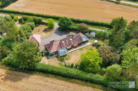 The Turnpike, Bunwell 4 bed chalet for sale