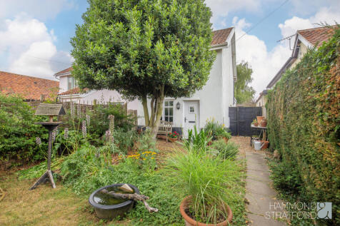 Silver Street, Besthorpe 2 bed cottage for sale