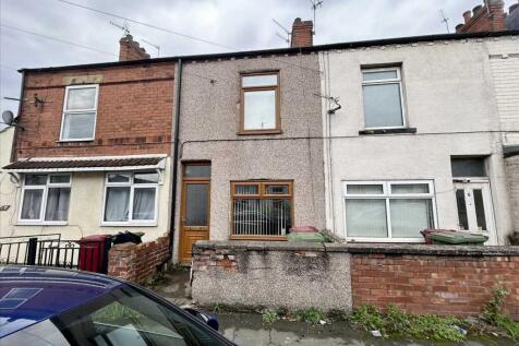 North Parade, SCUNTHORPE 2 bed terraced house for sale
