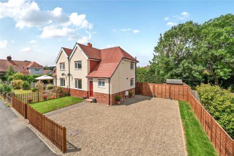 3 bedroom semi-detached house for sale