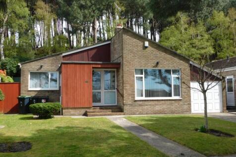 Aston Mead, Christchurch BH23 2 bed detached bungalow for sale