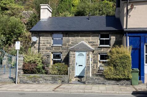 Church Street, Blaenau Ffestiniog 3 bed end of terrace house for sale