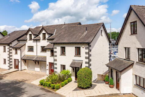 3 bedroom town house for sale
