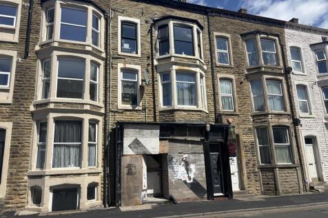 Ground floor studio flat for sale