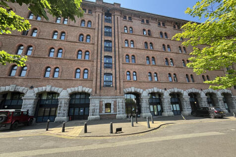 Studio flat for sale