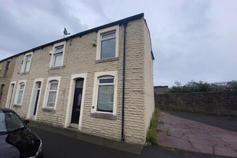 End of terrace house for sale