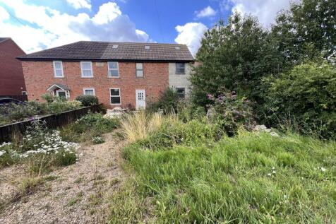 4 bedroom semi-detached house for sale