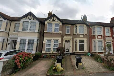 Ground floor studio flat for sale