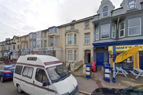 Studio flat for sale