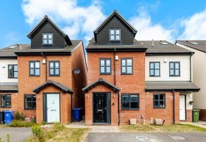 3 bedroom town house for sale