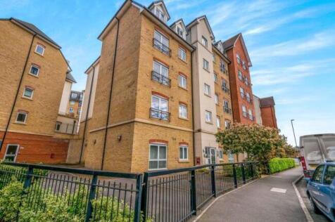 Ground floor studio flat for sale