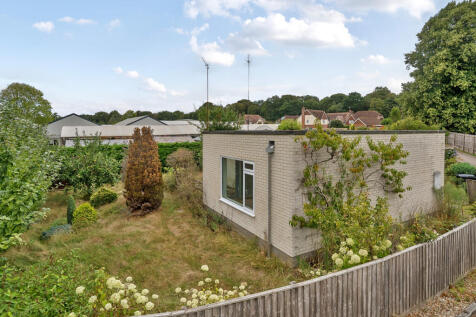 2 bedroom detached bungalow for sale