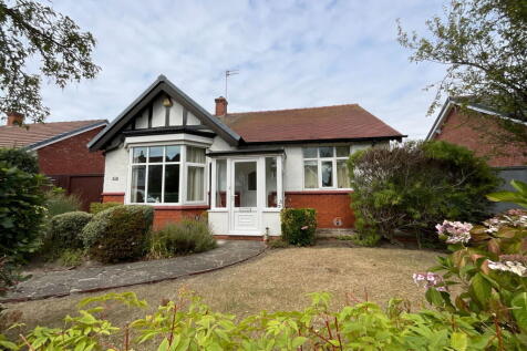 Carnarvon Road, Southport PR8 2 bed detached bungalow for sale