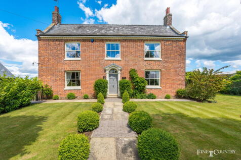 Fleet 4 bed detached house for sale