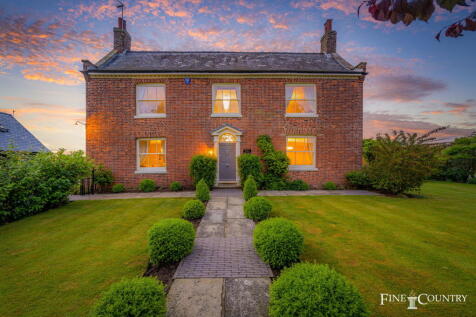 Fleet 4 bed detached house for sale