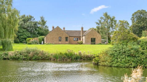 4 bedroom detached bungalow for sale