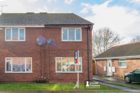 2 bedroom semi-detached house for sale