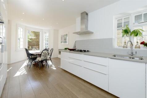 4 bedroom terraced house for sale