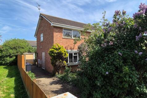 2 bedroom semi-detached house for sale