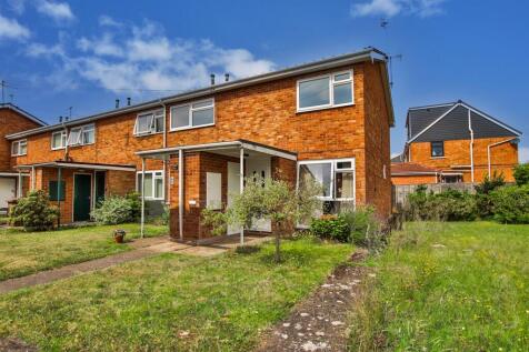 2 bedroom maisonette for sale