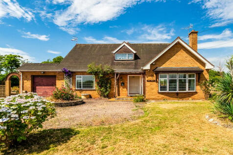 4 bedroom detached bungalow for sale