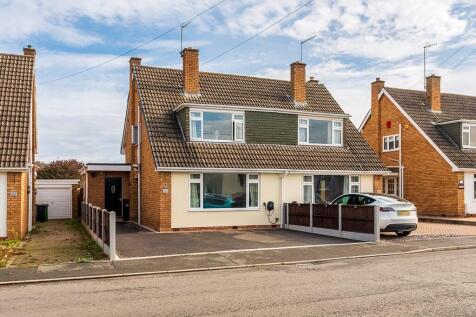 3 bedroom semi-detached house for sale