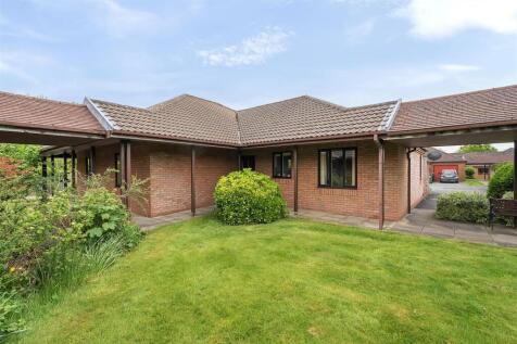 Twmpath Lane, Gobowen, Oswestry. 2 bed bungalow for sale