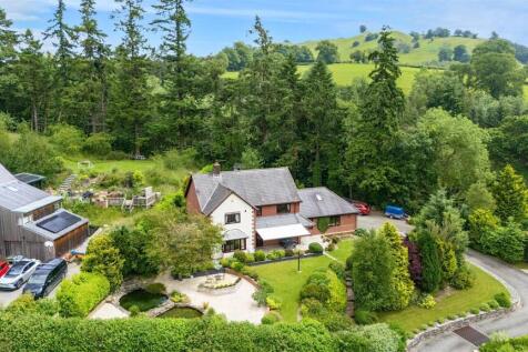 Ffordd Y Cain, Llanfyllin. 5 bed detached house for sale