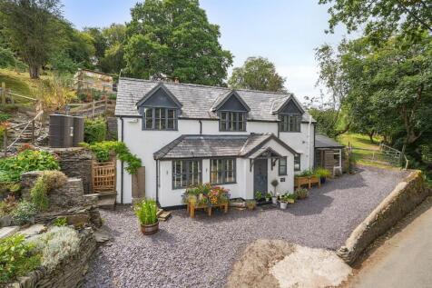 Glyn Ceiriog, LL20 7AA. 3 bed detached house for sale
