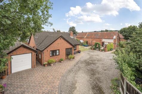Station Avenue, Chirk, Wrexham. 3 bed bungalow for sale