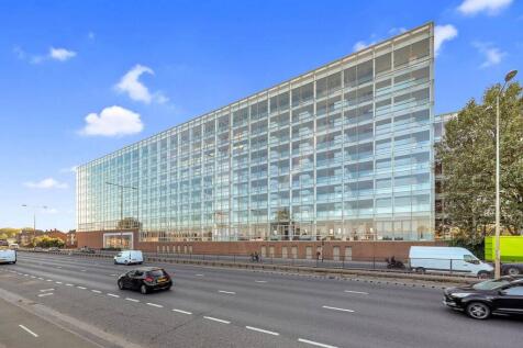 Pioneer Court, Canning Town, London, E16 2 bed flat for sale
