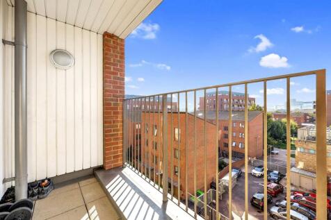 2 bedroom flat for sale