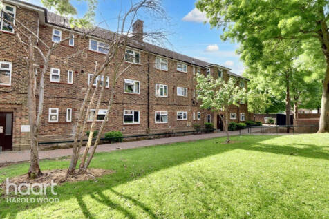 Chudleigh Road, Romford 3 bed flat for sale