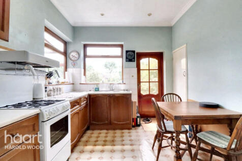Harrow Crescent, Romford 3 bed bungalow for sale