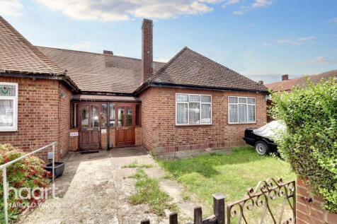 Harrow Crescent, Romford 3 bed bungalow for sale