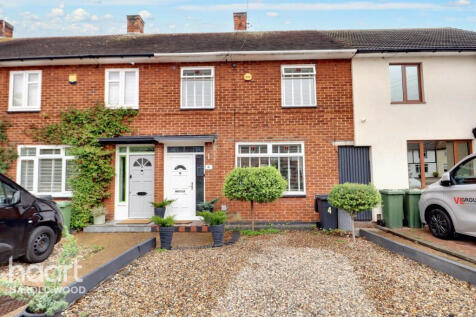 Amersham Close, Romford 3 bed terraced house for sale