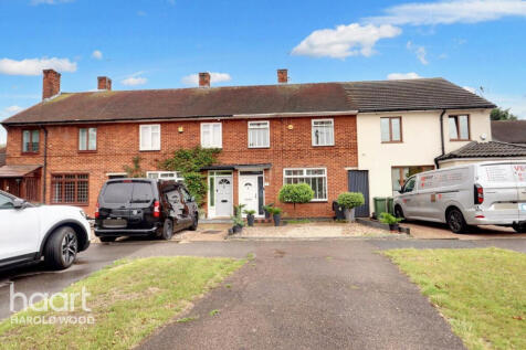 Amersham Close, Romford 3 bed terraced house for sale