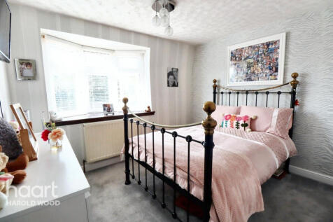 Keats Avenue, Romford 2 bed end of terrace house for sale