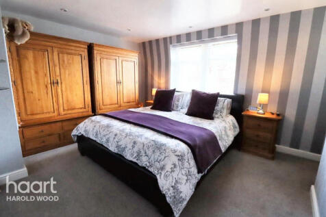 Keats Avenue, Romford 2 bed end of terrace house for sale