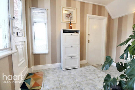 Keats Avenue, Romford 2 bed end of terrace house for sale