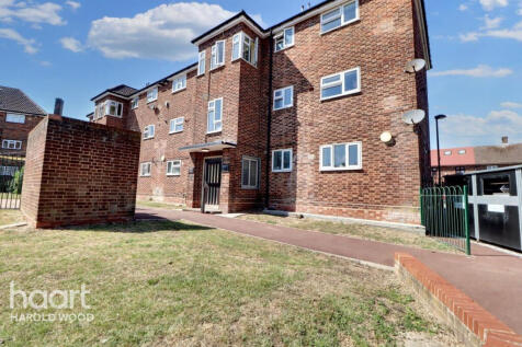 Kingsbridge Road, Romford 1 bed flat for sale