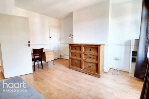 Kingsbridge Road, Romford 1 bed flat for sale