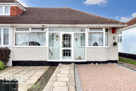 2 bedroom semi-detached bungalow for sale