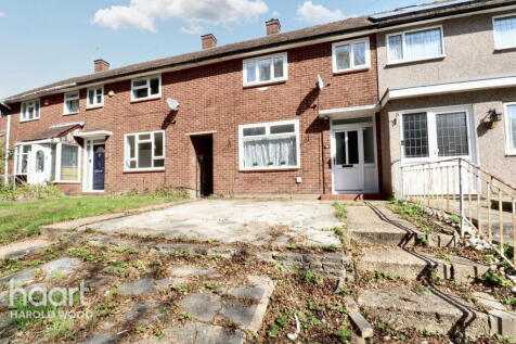 Swindon Lane, Harold Hill 2 bed terraced house for sale