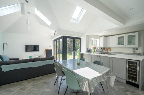 New Road, Reading RG10 4 bed detached house for sale