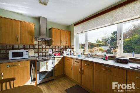 Park Avenue, Wraysbury, Berkshire, TW19 3 bed bungalow for sale