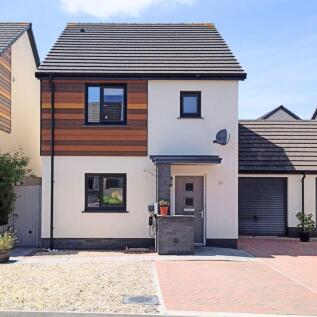 3 bedroom link detached house for sale