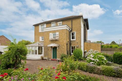 4 bedroom semi-detached house for sale