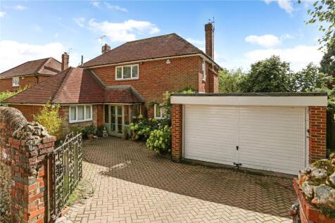 Wood Road, Farnham, Surrey, GU9 3 bed detached house for sale