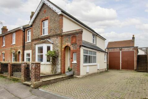 4 bedroom end of terrace house for sale